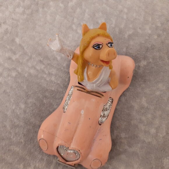 Muppet Show Miss Piggy 1979 Collectable Corgi Die Cast Car Rolling Wheels - Picture 9 of 16